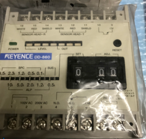 One KEYENCE NEW DD-860 PLC Amplifier Unit NPN