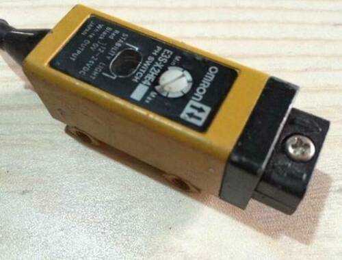 1PC New OMRON E3S-X2HE4