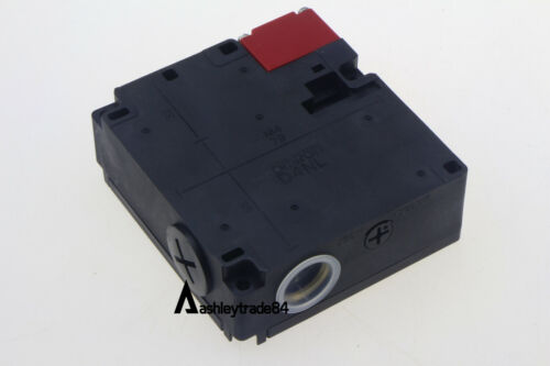 NEW IN BOX 1PCS Omron Guard Lock Safety Door Switch D4NL-2FFA-B