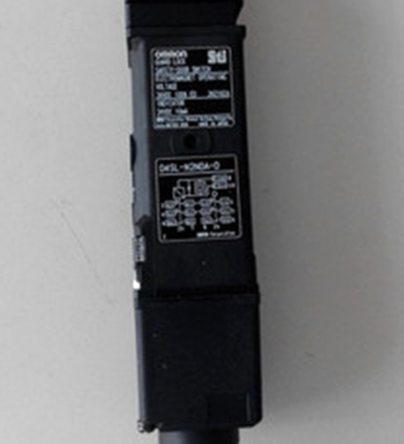 1PC NEW OMRON safety door switch D4SL-2NDA-D