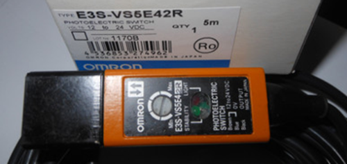 1PC New Omron Photoelectric switch E3S-VS5E42R