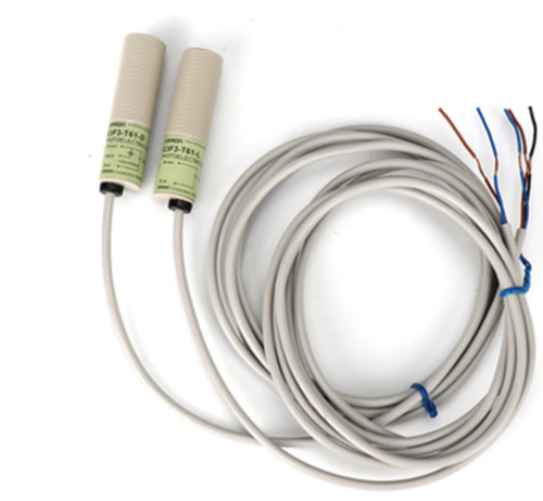 1PC NEW For OMRON Photoelectric switch E3F3-T61-L