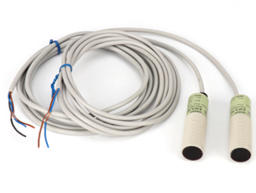 1PC NEW For OMRON Photoelectric switch E3F3-T61-L