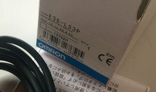 1PC New Omron Photoelectric switch E3S-LS3P