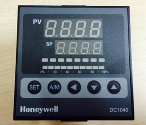 1PC New HONEYWELL Temperature Controller DC1040CR-30200B-E
