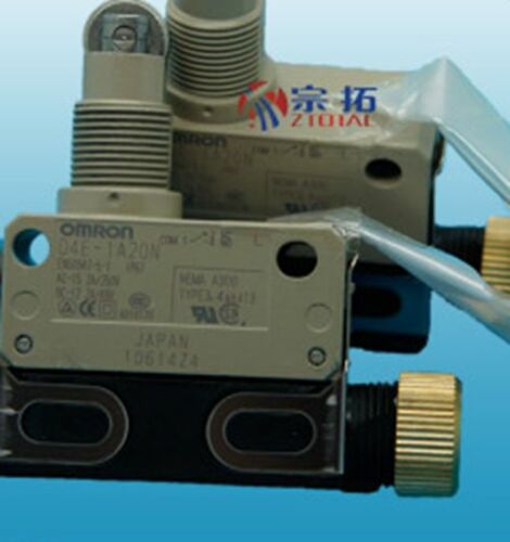 1PC NEW IN BOX OMRON Limit Switch D4E-1A20N