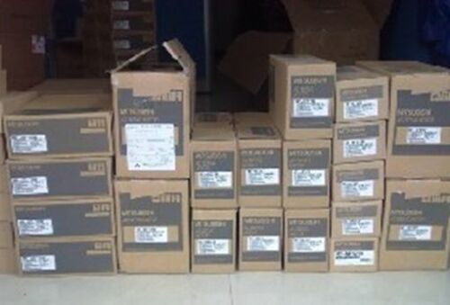 1PC Brand NEW Mitsubishi MR-J4-200A+HG-SR152J