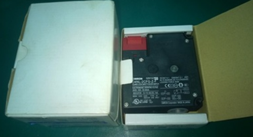 1PC NEW For Omron Safety Door Switch D4NL-2CFG-Z-F