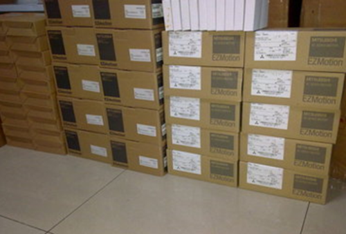 1PC NEW MITSUBISHI MR-J3-200A4