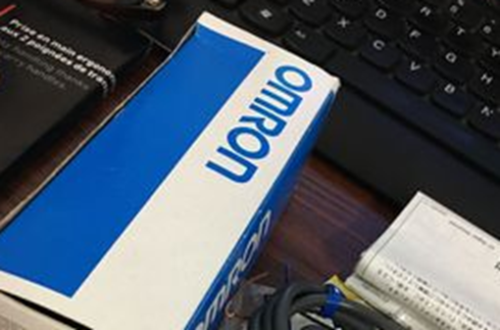 1PC NEW Omron E3JM-10L