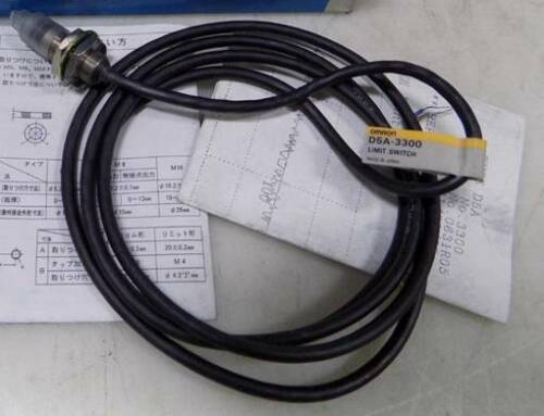1PC NEW in box Omron limit switch D5A-3300 D5A3300 1 year warranty