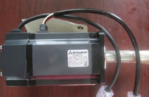 1PC New Mitsubishi servo motor HC-MF52-S3