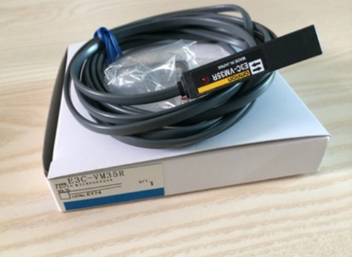1PC New OMRON Photoelectric Switch E3C-VM35R