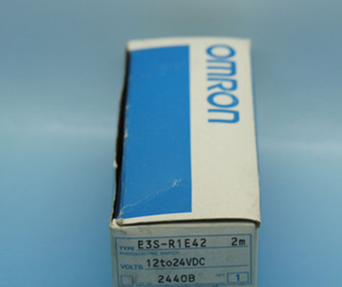 1PC New Omron Photoelectric Switch E3S-R1E42 E3S-R1E42