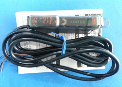 1PC New Omron E3X-NA11V