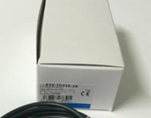 1PC New Omron Photeelectric switch E3V-7DC43S-38