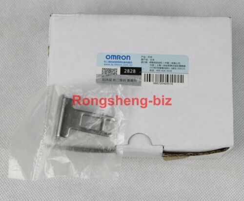 1PC NEW IN BOX Omron Guard Lock Safety-Door Switch D4NL-1BFG-B