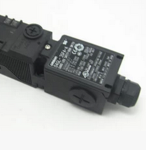 1PC NEW OMRON safety door switch D4GL-4HFA-A