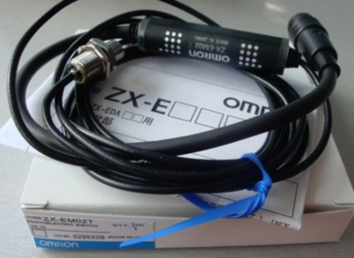 1PC NEW IN BOX Omron ZX-EM02T