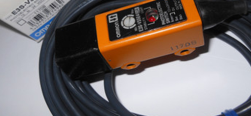 1PC New Omron Photoelectric switch E3S-VS5E42R