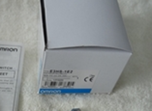 1PC New Omron Photoelectric Switch E3HS-1E2