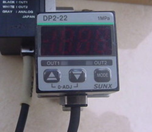 1PC NEW SUNX DP2-22 pressure sensor