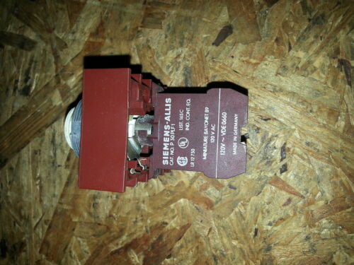 NIB SIEMENS 30 MM 120 VOLT ILLUMINATED PUSHBUTTON SWITCH 3SB06-UPF1