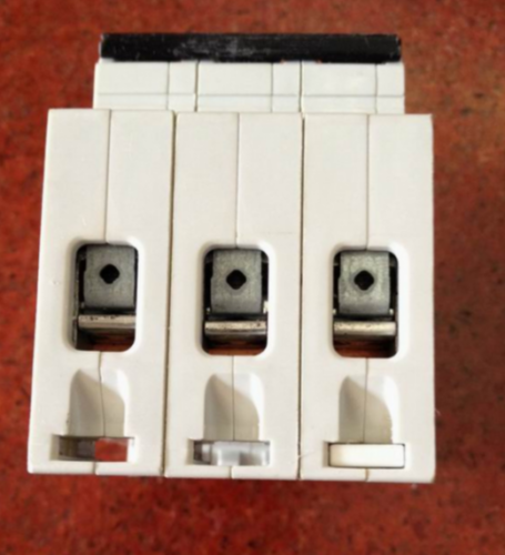 New IN BOX SIEMENS Circuit Breaker 5SJ63 3P free shipping