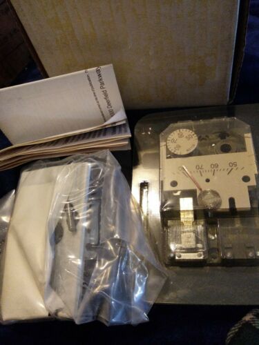 SIEMENS 192-203D Thermostat, Single Temperature, Heating and Cooling, 2 Pipe NIB