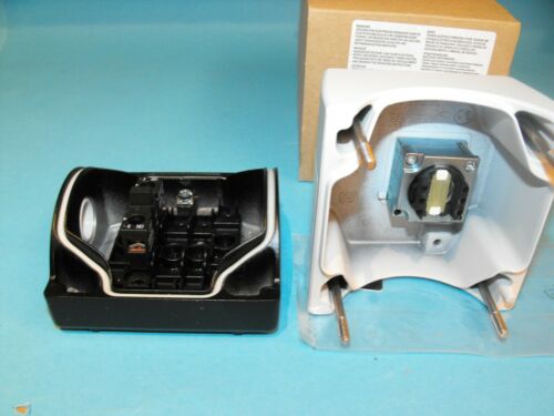 Siemens 3SB3 801-2DA3.Enclosure for 22mm push button metal.NEW