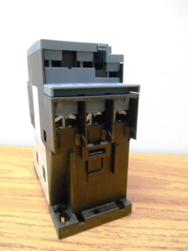 SIEMENS 3RT2024-1AP60 CONTACTOR IEC 220/240VAC