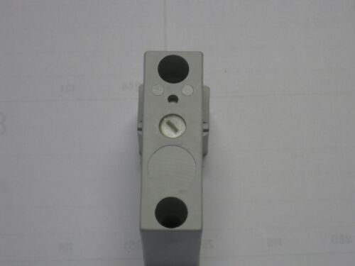 open New SIEMENS 8US1923-1AA0 bus busbar ground neutral holder bracket 5SH3 506