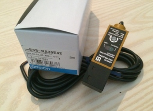 1PC New Omron photoelectric switch E3S-RS30E42