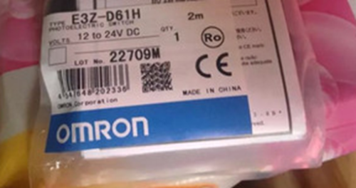 1PC New Omron Photoelectric switch E3Z-D61H E3ZD61H