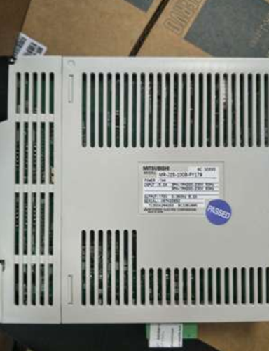 1PC NEW Mitsubishi MR-J2S-100B-PY179